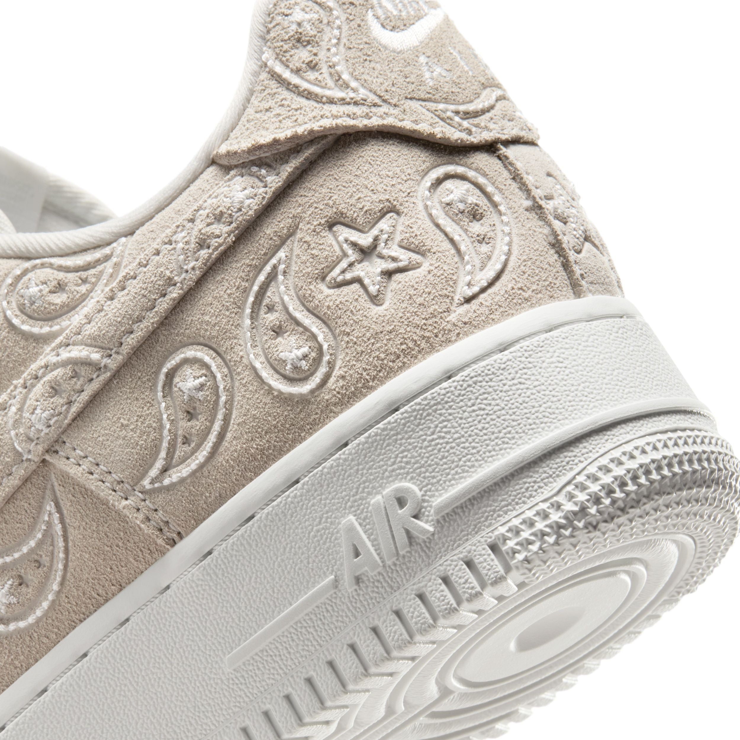 Nike Air Force 1 '07 LV8